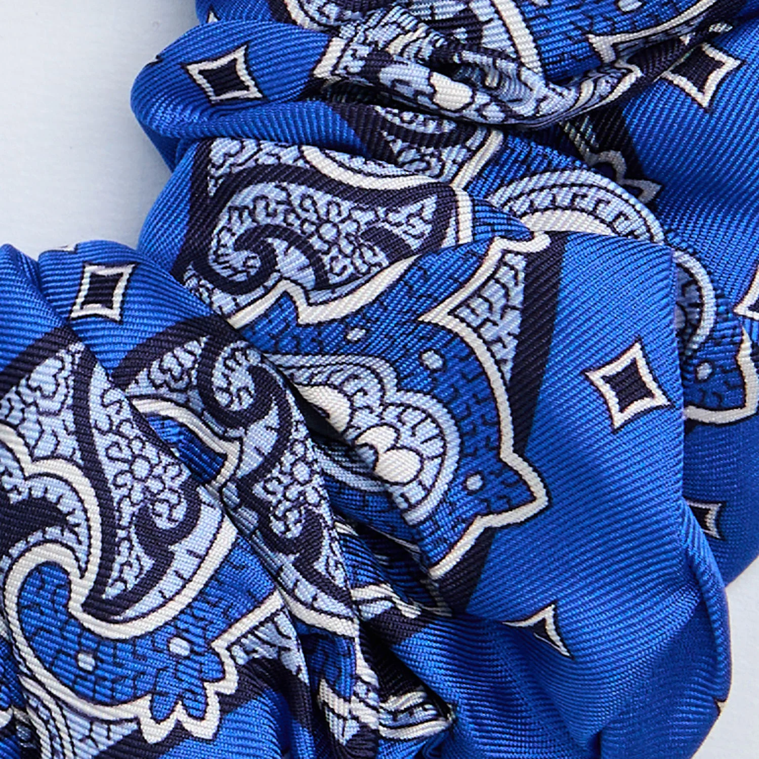 BLUETTE SILK SCRUNCHIE - Image 3
