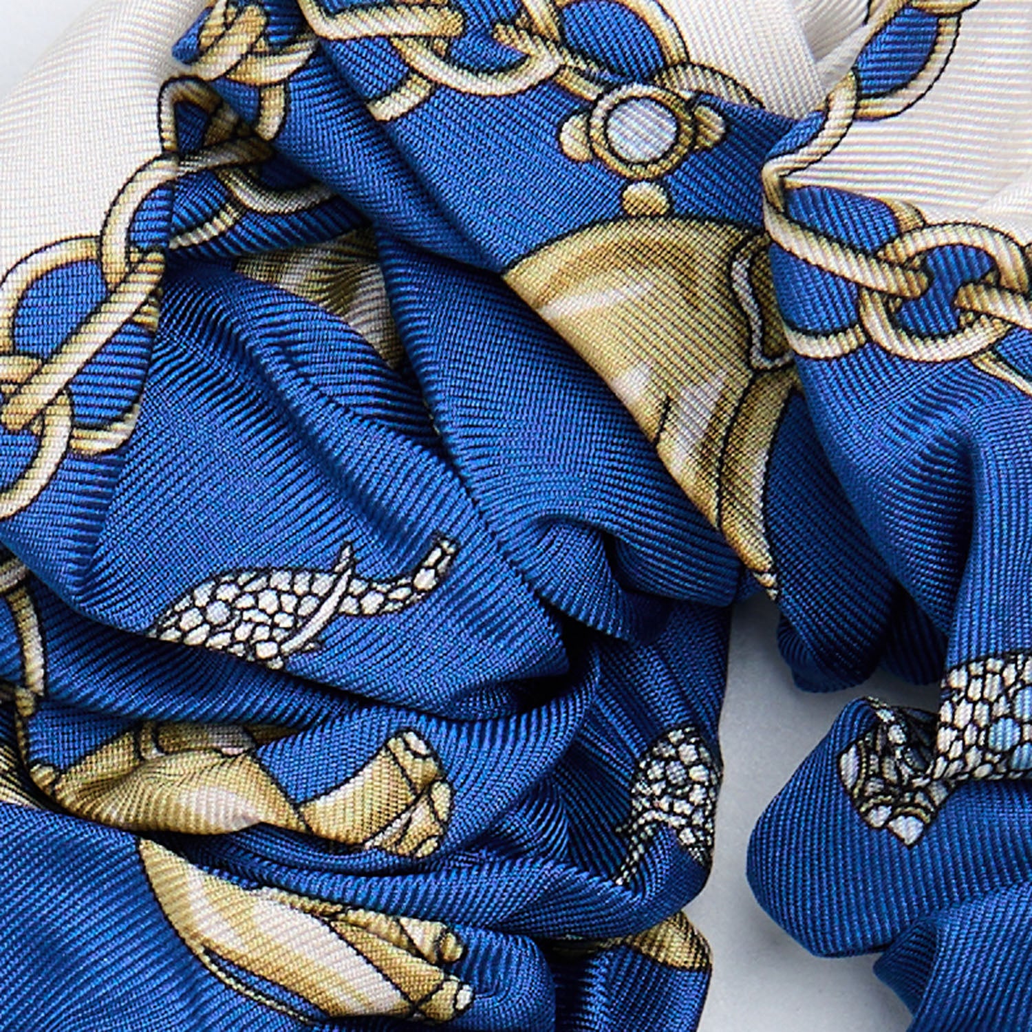 BLUE SILK SCRUNCHIE - Image 3