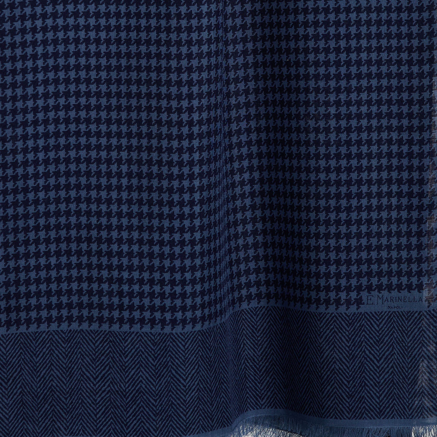 DARK BLUE WOOL AND SILK SCARF - Image 4